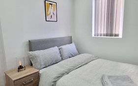 Charming Accommodation Steps From Downtown